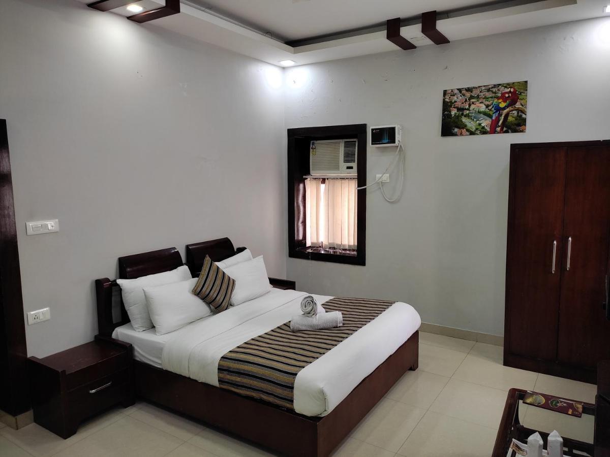 Hotel Krishna Ji หริทวาร ภายนอก รูปภาพ