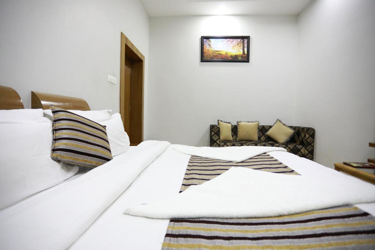 Hotel Krishna Ji หริทวาร ภายนอก รูปภาพ