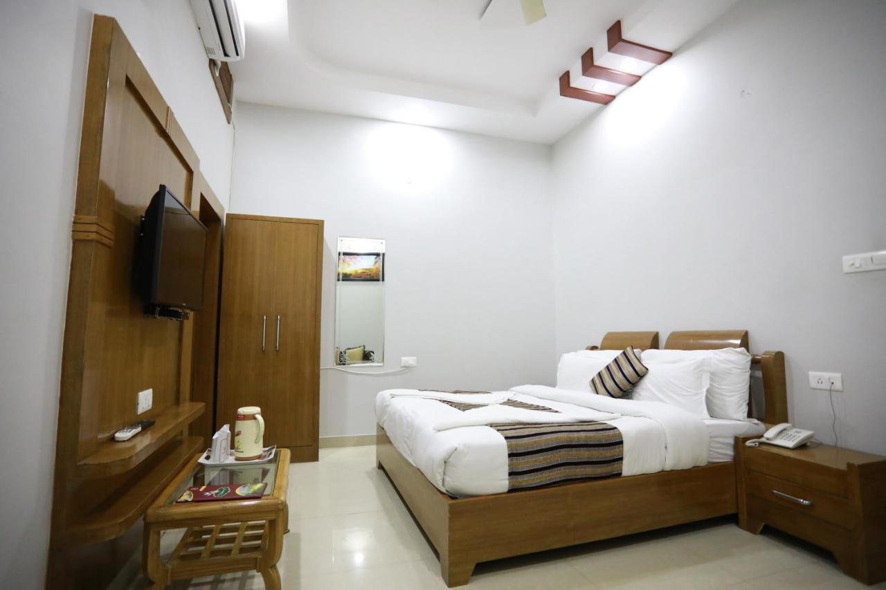 Hotel Krishna Ji หริทวาร ภายนอก รูปภาพ