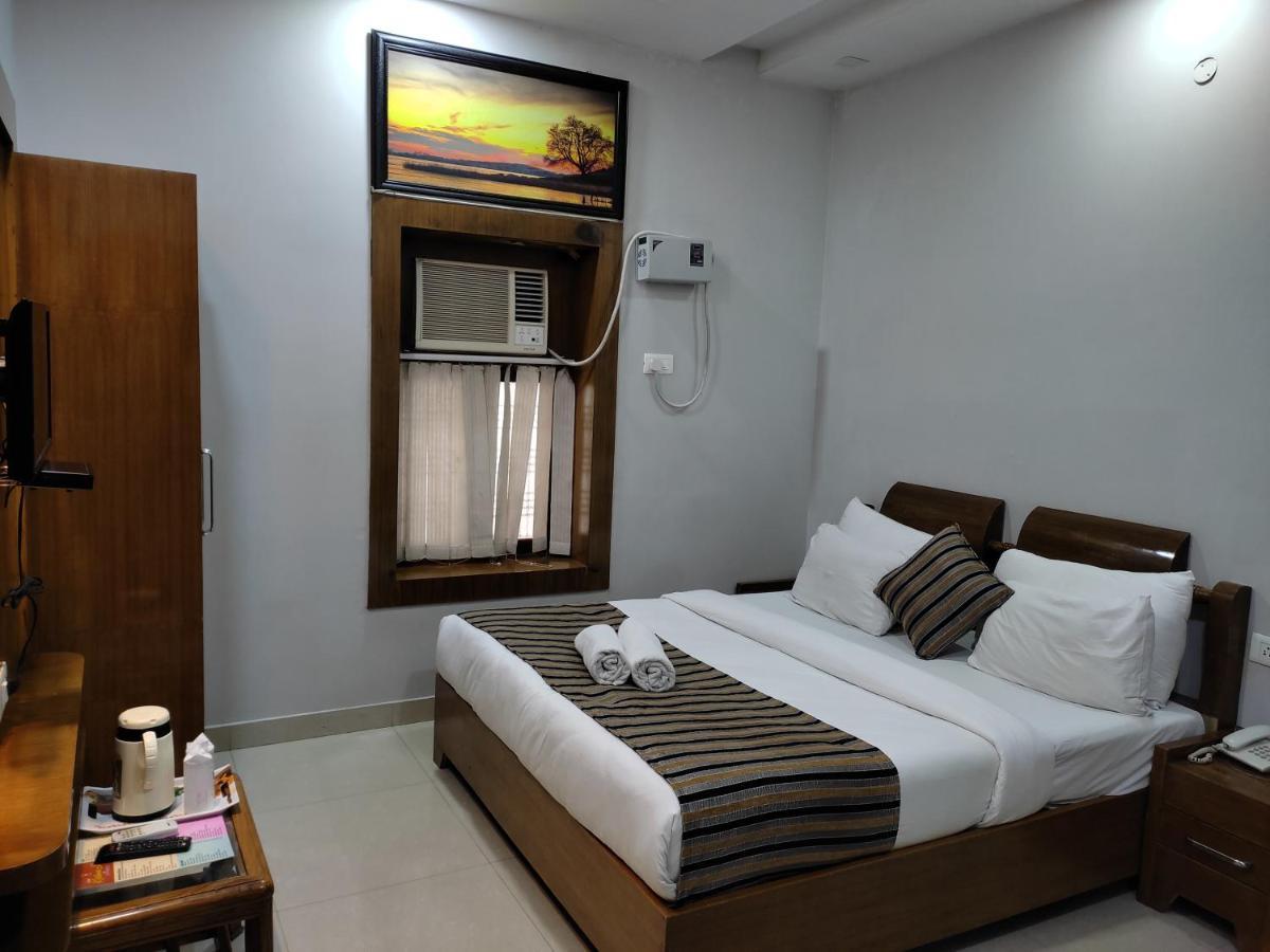 Hotel Krishna Ji หริทวาร ภายนอก รูปภาพ