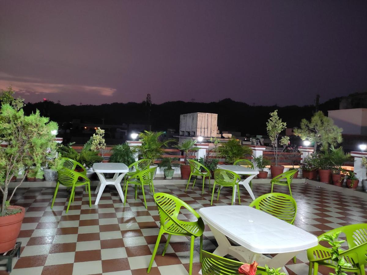 Hotel Krishna Ji หริทวาร ภายนอก รูปภาพ