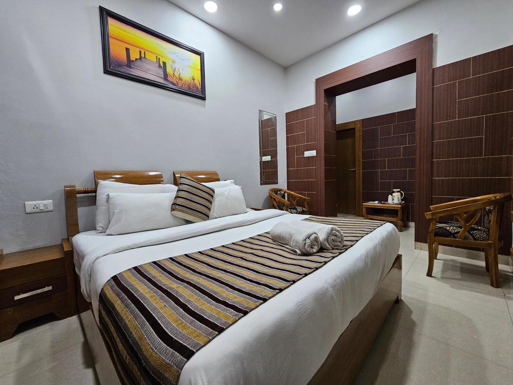 Hotel Krishna Ji หริทวาร ภายนอก รูปภาพ