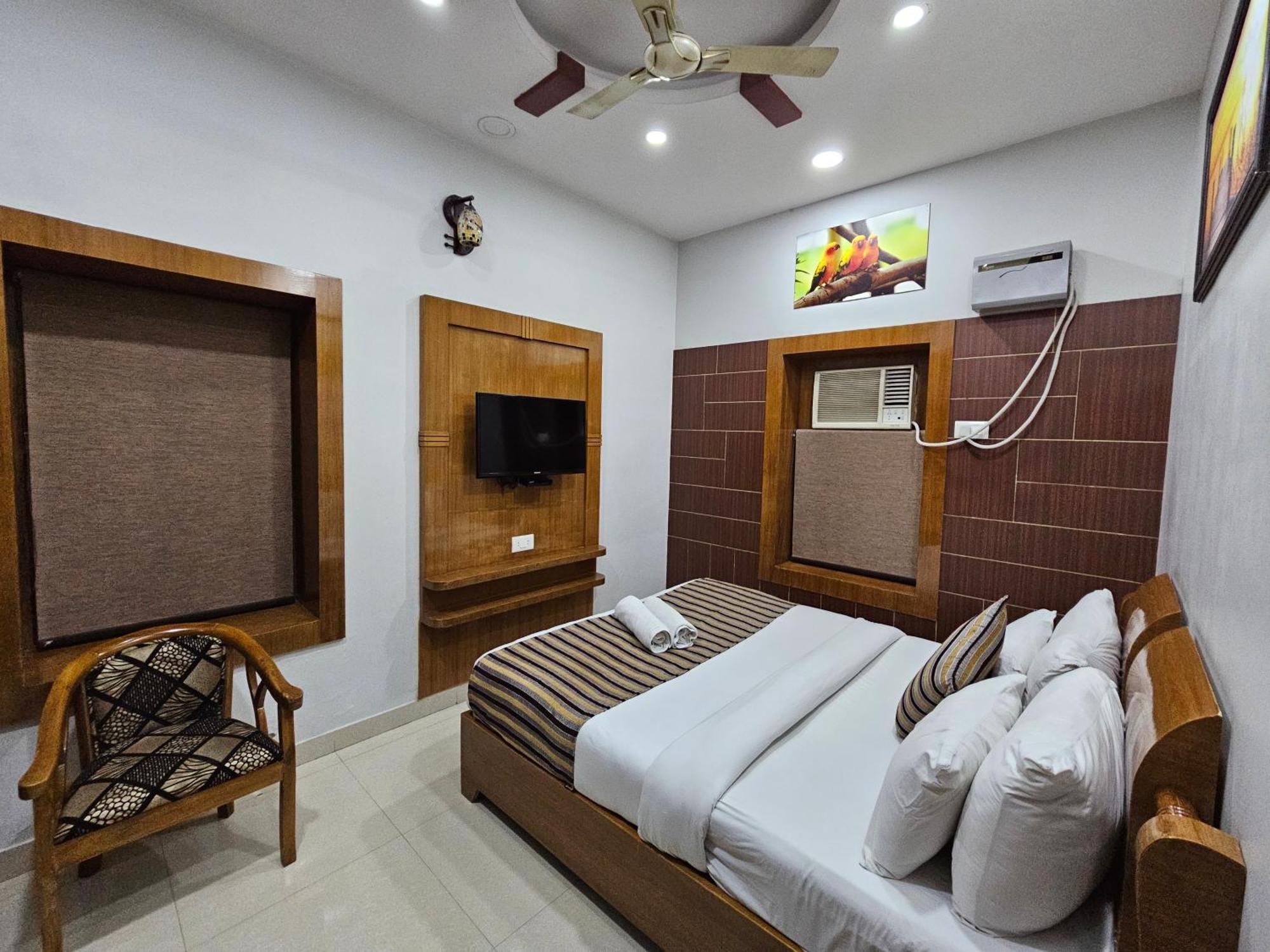 Hotel Krishna Ji หริทวาร ภายนอก รูปภาพ