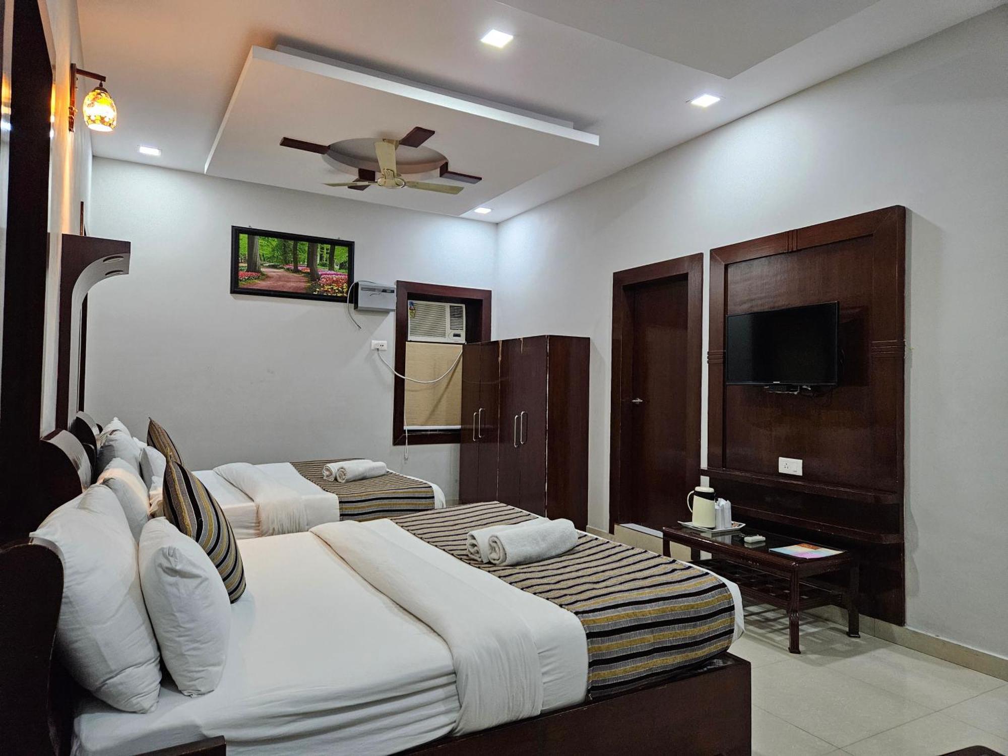 Hotel Krishna Ji หริทวาร ภายนอก รูปภาพ