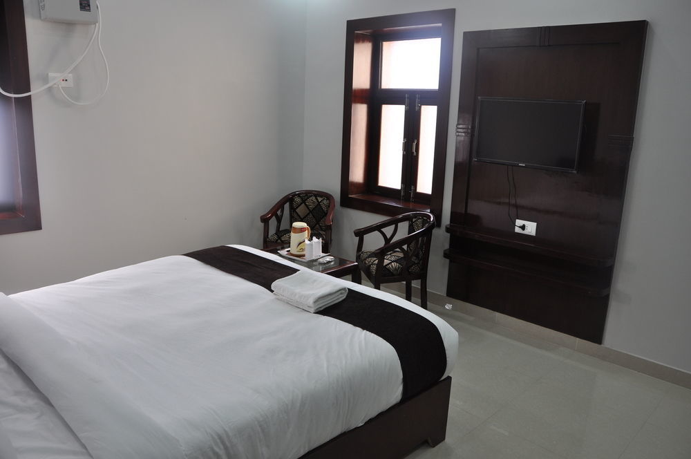 Hotel Krishna Ji หริทวาร ภายนอก รูปภาพ