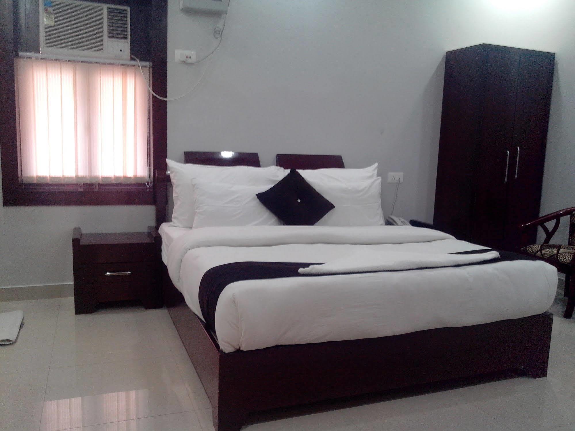 Hotel Krishna Ji หริทวาร ภายนอก รูปภาพ