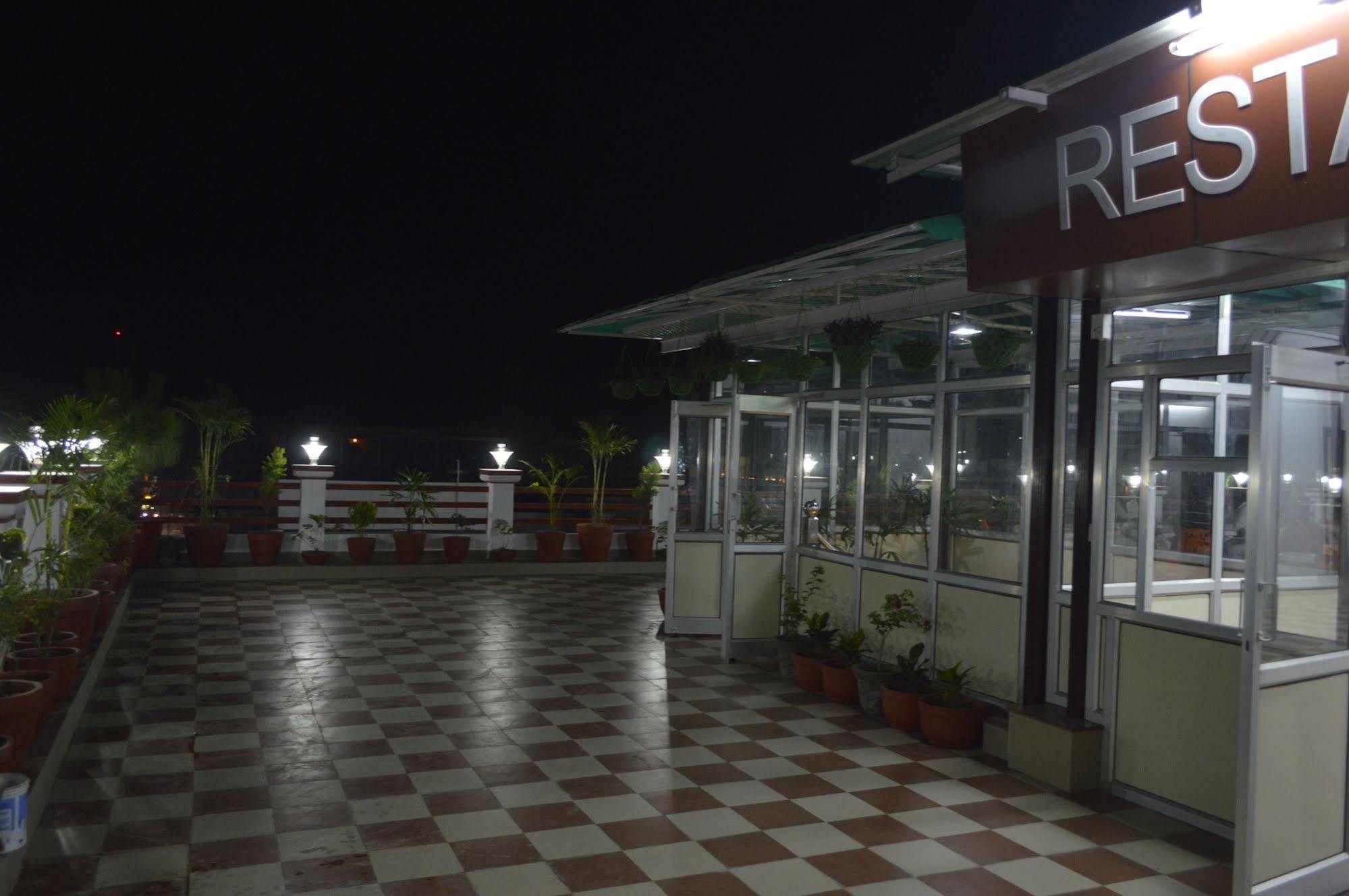 Hotel Krishna Ji หริทวาร ภายนอก รูปภาพ